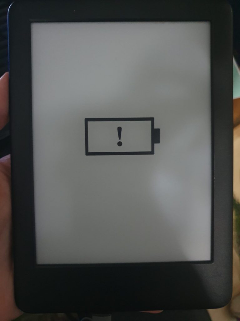 Kindle travado na tela com ponto de exclamação